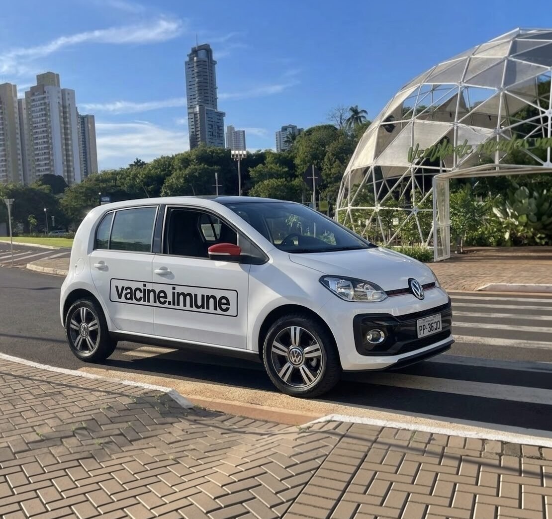 Carro da Vacine Imune usado na vacinação a domicílio, em Campo Grande