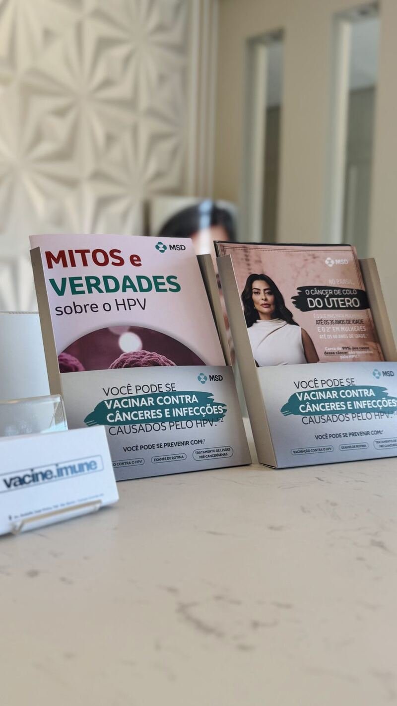 Materiais informativos sobre HPV na recepção